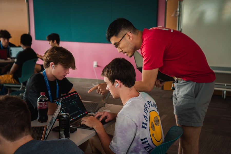 How to Choose the Right Pre-College Program: 6 Factors Parents Should Consider